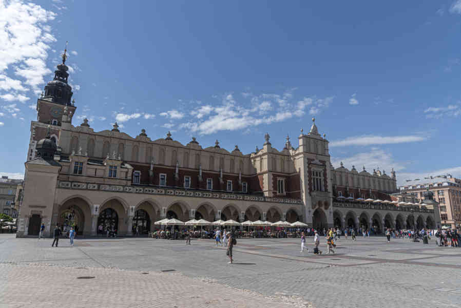 Polonia - Cracovia 006 - plaza Mayor del Mercado - Lonja de los Paños.jpg